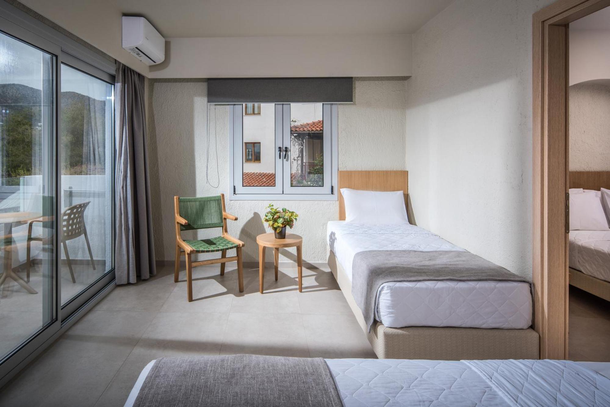 South Coast Hotel Makrýgialos エクステリア 写真