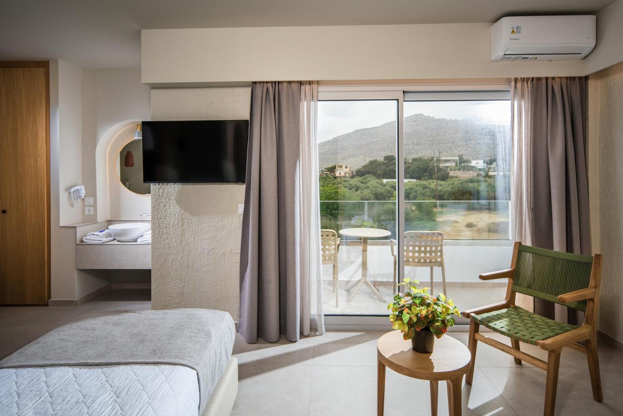 South Coast Hotel Makrýgialos エクステリア 写真