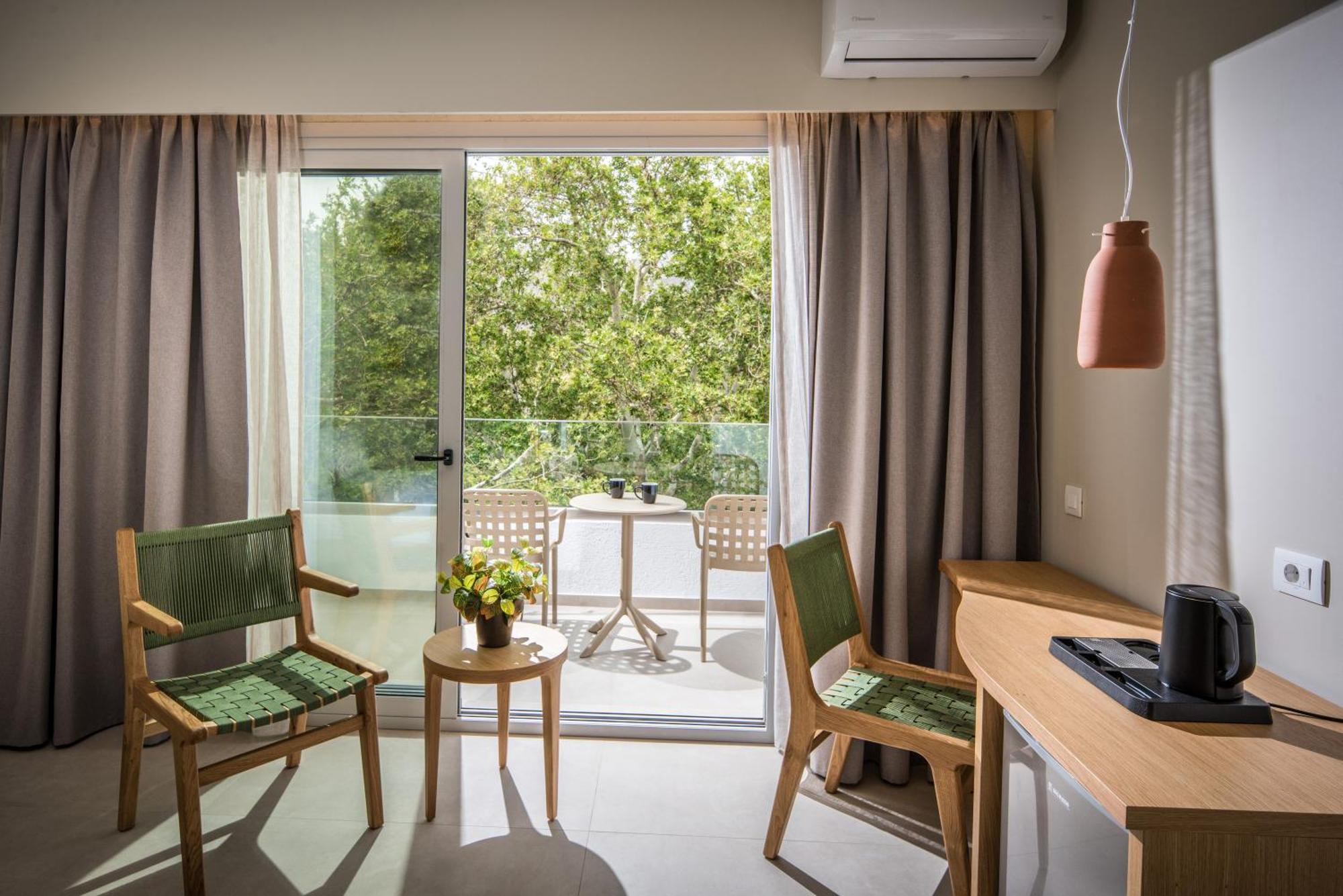South Coast Hotel Makrýgialos エクステリア 写真