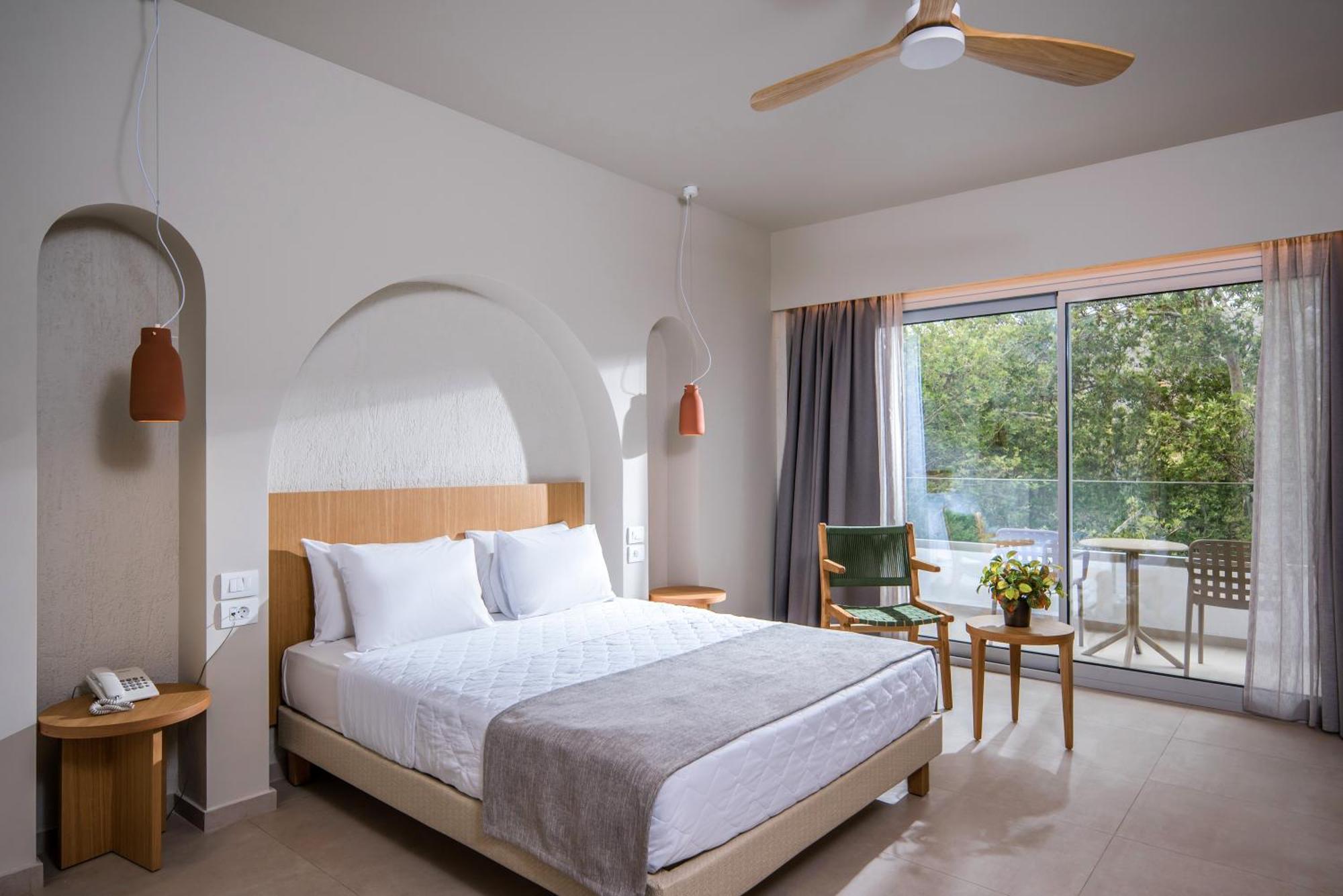 South Coast Hotel Makrýgialos エクステリア 写真