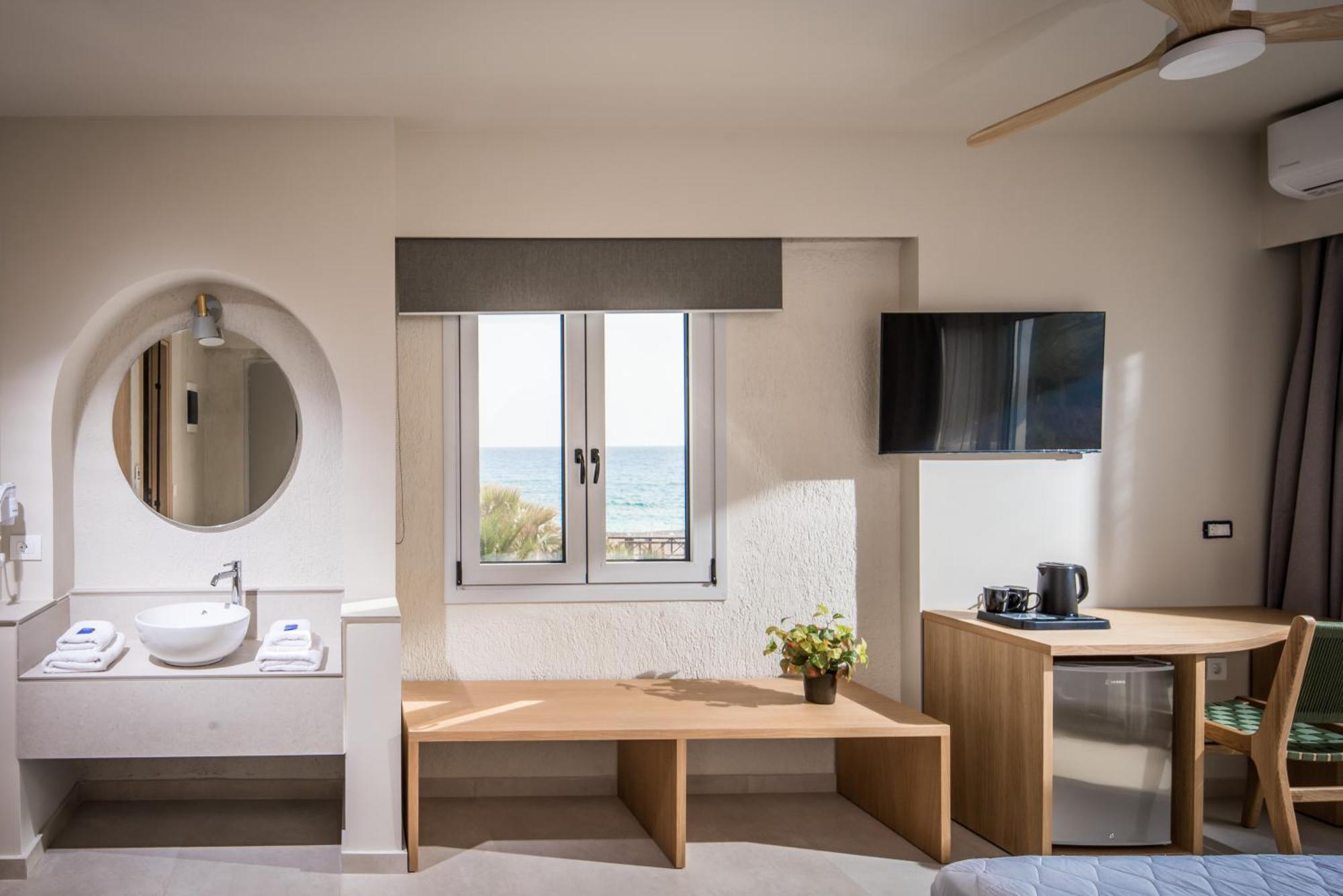 South Coast Hotel Makrýgialos エクステリア 写真