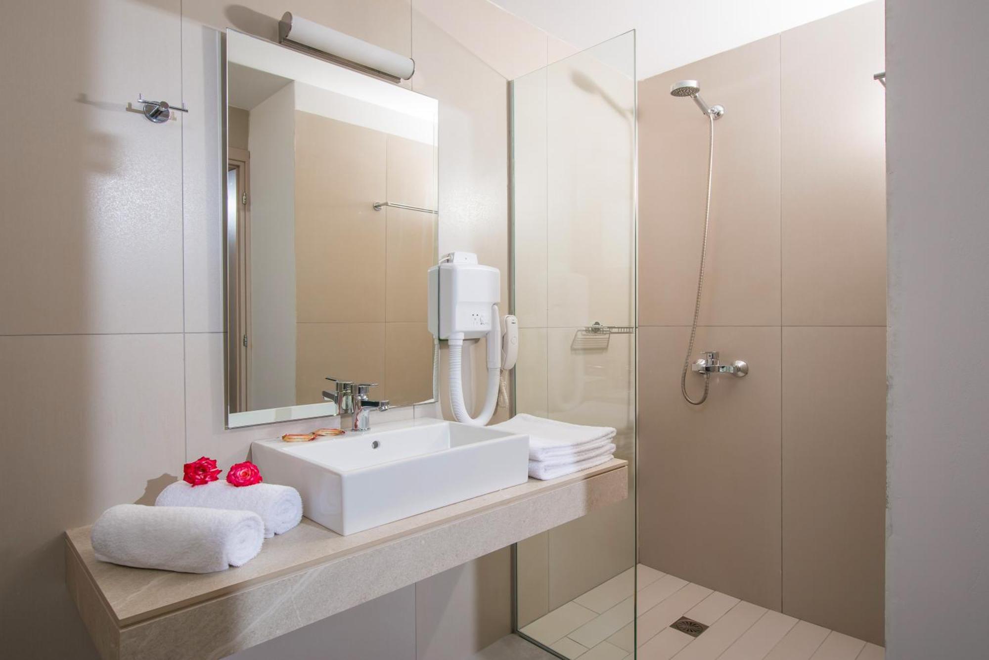 South Coast Hotel Makrýgialos エクステリア 写真
