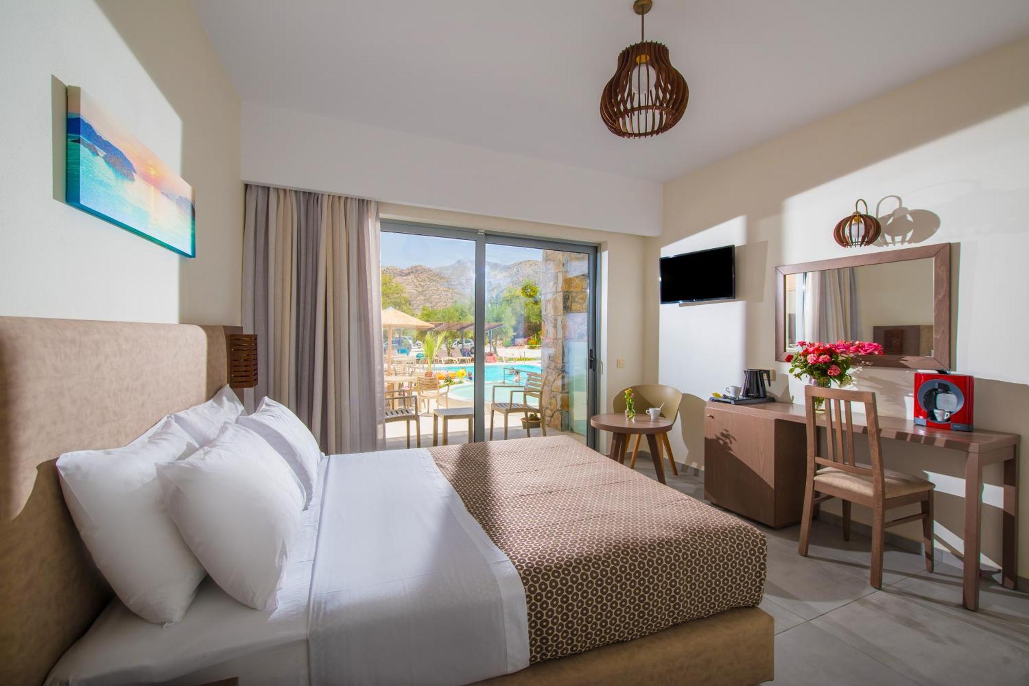 South Coast Hotel Makrýgialos エクステリア 写真