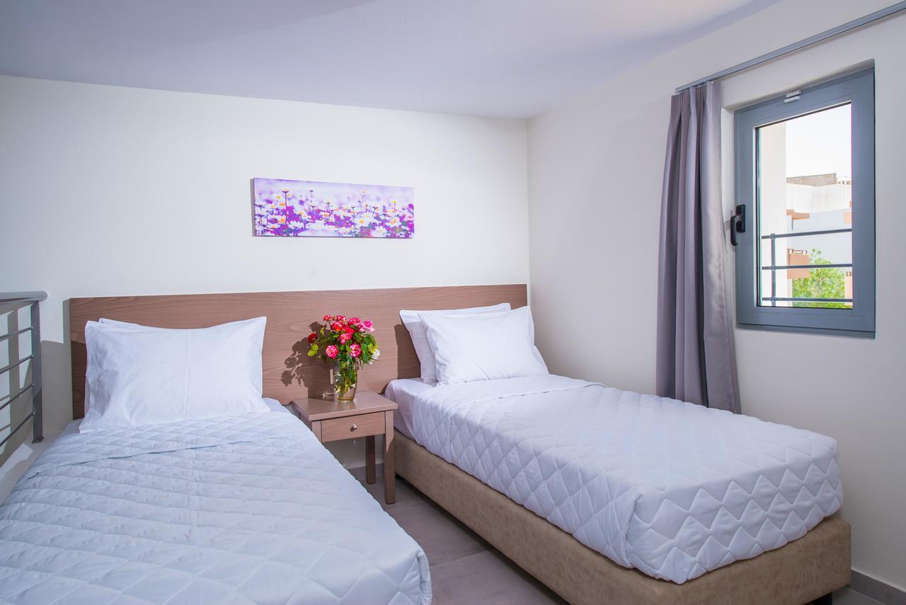 South Coast Hotel Makrýgialos エクステリア 写真